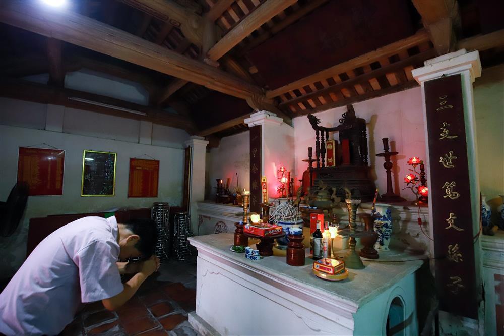 Cận cảnh nếp đơn sơ nhà thờ dòng họ Nguyễn Phú-12