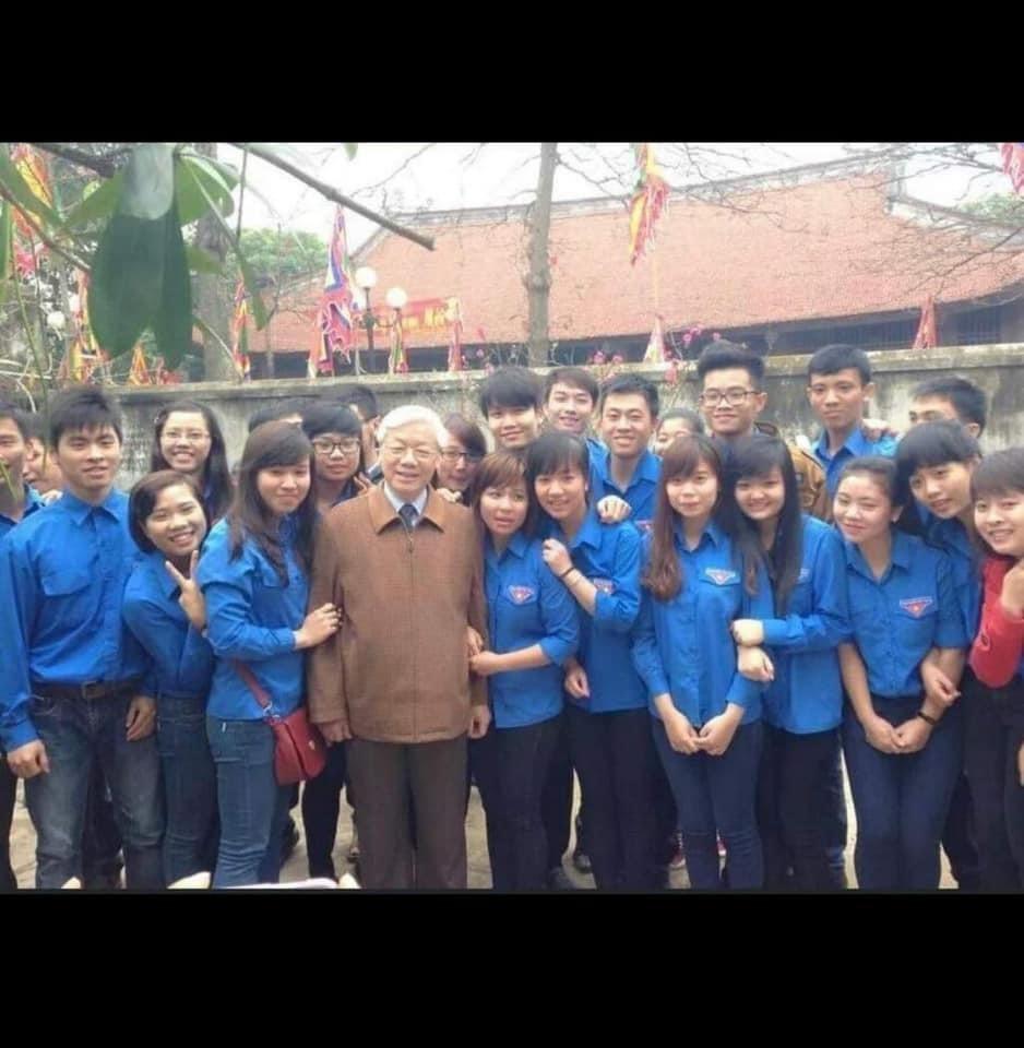 Cận cảnh nếp đơn sơ nhà thờ dòng họ Nguyễn Phú-16