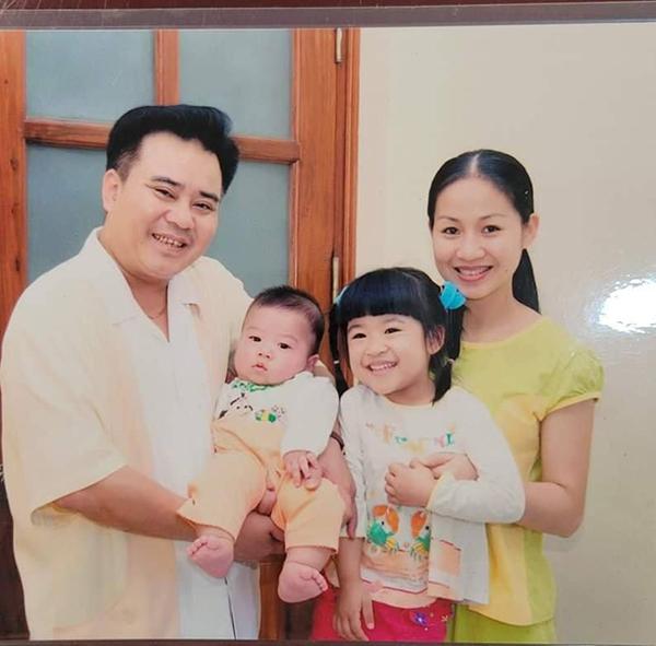 Đời thực bình yên bên vợ kém 13 tuổi của nam NSND chèo mang quân hàm Đại tá-6