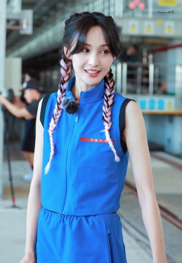 Trịnh Sảng gây sốt với mái tóc sáng màu, nhưng gương mặt đầy vẻ mệt mỏi khiến dân tình lo lắng-3