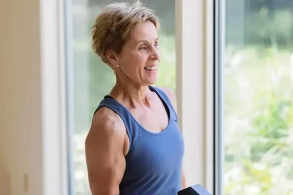 Cụ bà 74 tuổi trẻ đẹp như gái 30 nhờ 3 bí quyết cực rẻ tiền-6