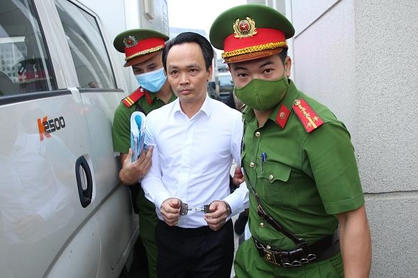 Xét xử ông Trịnh Văn Quyết: Gần 100.000 bị hại, nhà đầu tư được triệu tập nhưng chỉ vài chục người có mặt-6