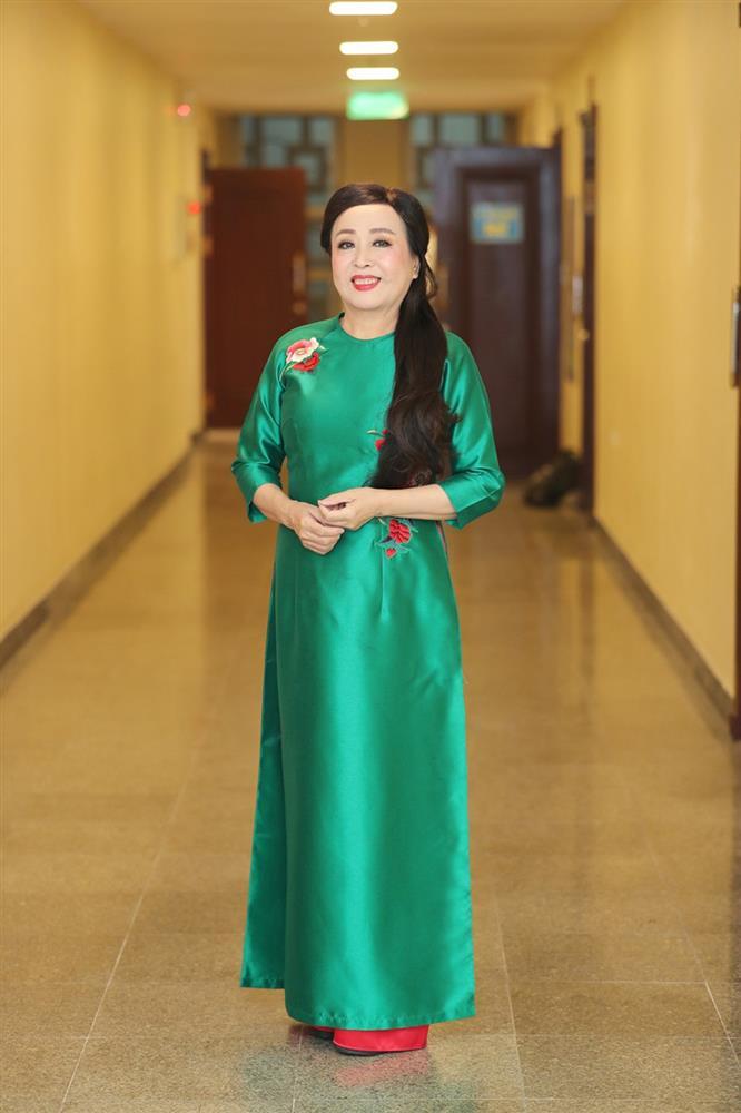 NSND Thu Hiền nhận nuôi 5 em nhỏ, tuổi 72 sống bình yên bên gia đình-1