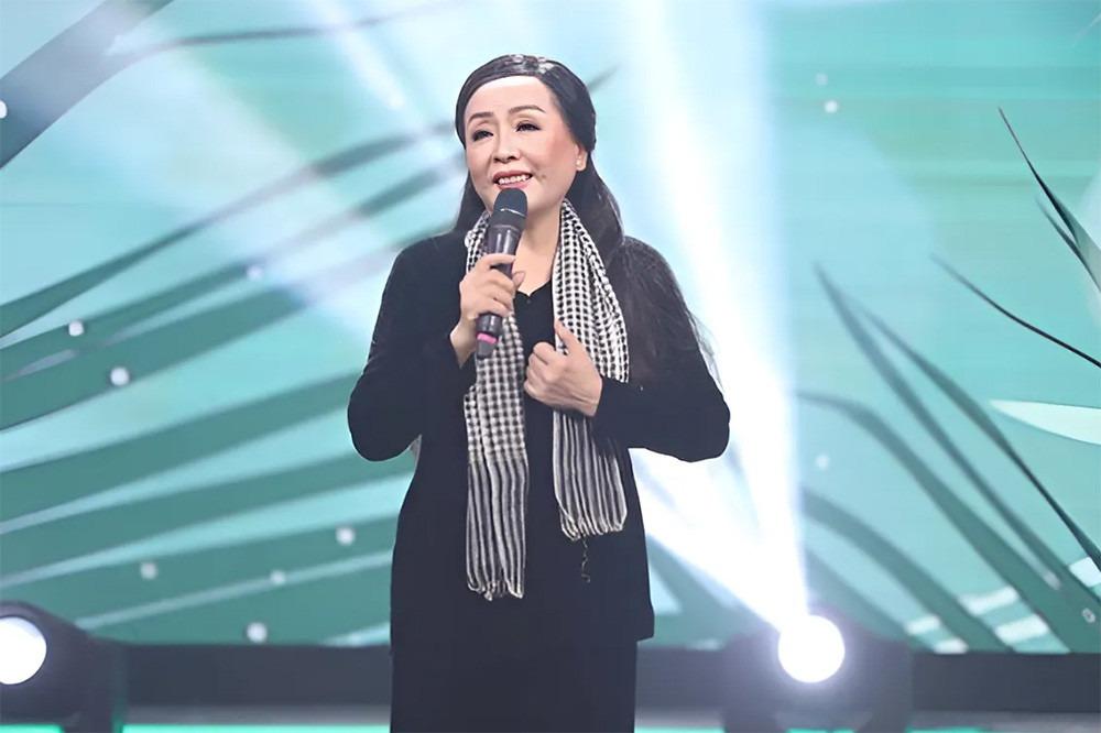 NSND Thu Hiền nhận nuôi 5 em nhỏ, tuổi 72 sống bình yên bên gia đình