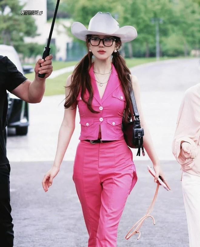 Triệu Lộ Tư lại xinh như mộng dù diện đồ quá sến-6