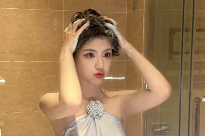 Sấy tóc hay để khô tự nhiên sẽ tốt hơn? Muốn mái tóc đẹp bồng bềnh cần ‘bỏ túi’ ngay mẹo hay này-1