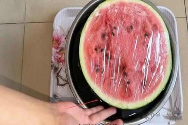 Bỏ túi cách bảo quản dưa hấu cả tuần vẫn tươi ngon, đỏ mọng và ngọt lịm như mới-2