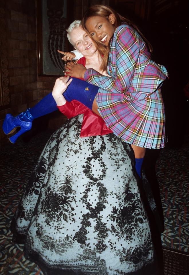 Siêu mẫu huyền thoại ngã đúng 1 lần mà khiến cả thế giới xôn xao, 20 năm sau có màn phục thù đầy thuyết phục-5