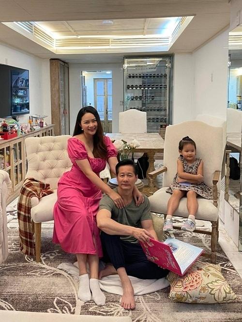 Nàng hậu lấy chồng hơn 26 tuổi: Rời showbiz, diện mạo gây bất ngờ-4