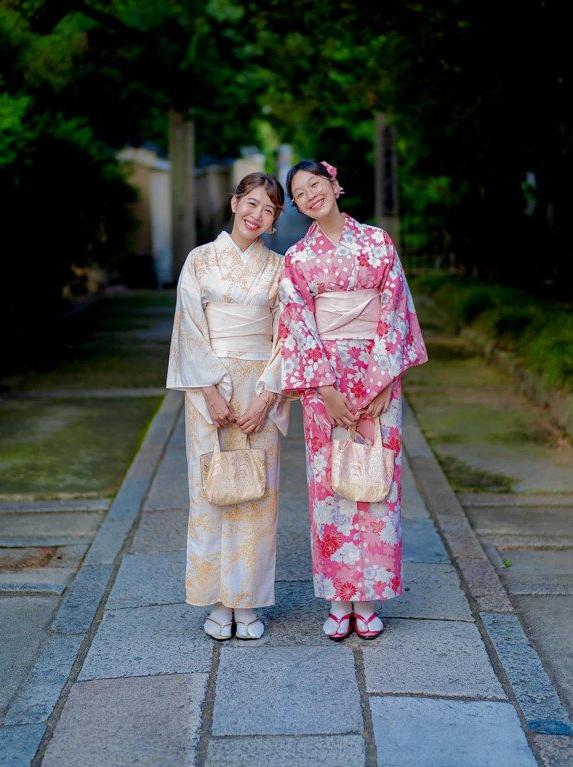 Những MC có con vừa ngoan vừa học giỏi: Ái nữ MC Quyền Linh năng khiếu hội họa, con trai Anh Tuấn biết 3 thứ tiếng-7