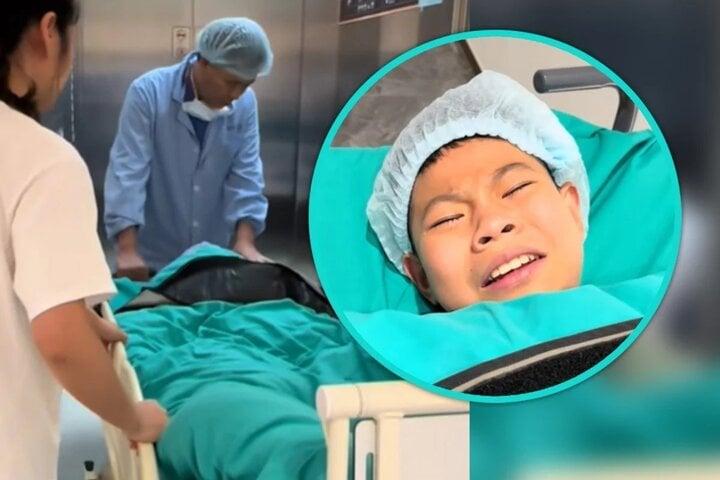 Lên bàn mổ, bé trai dặn mẹ kế sinh thêm em để chăm mẹ nếu con không qua khỏi-1