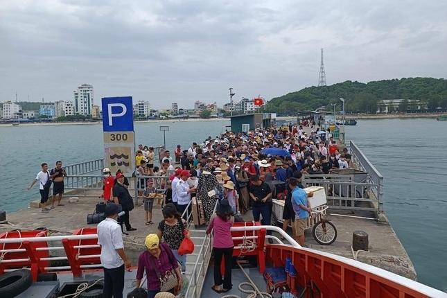 Tin bão số 2 (Prapiroon) khẩn cấp: Sẽ đổ bộ Quảng Ninh - Hải Phòng, gây mưa lớn-2