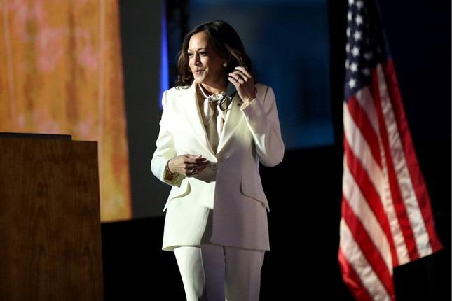 Phong cách người phụ nữ quyết tâm đánh bại ông Trump-5