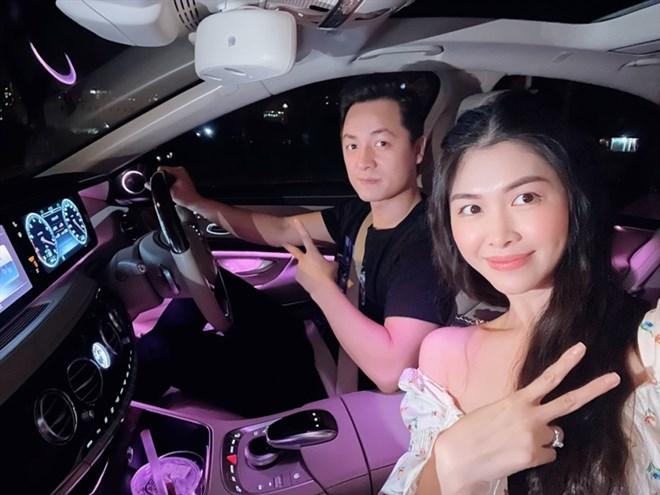 3 Anh Tài xuống tay tiền tỷ mua xế hộp tặng vợ: Là soái ca từ sân khấu ra ngoài đời!-3