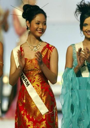 Hoa hậu đầu tiên thi Miss World: Du học ở Anh, kết hôn với mối tình đầu và nhan sắc hiện tại gây bất ngờ-2