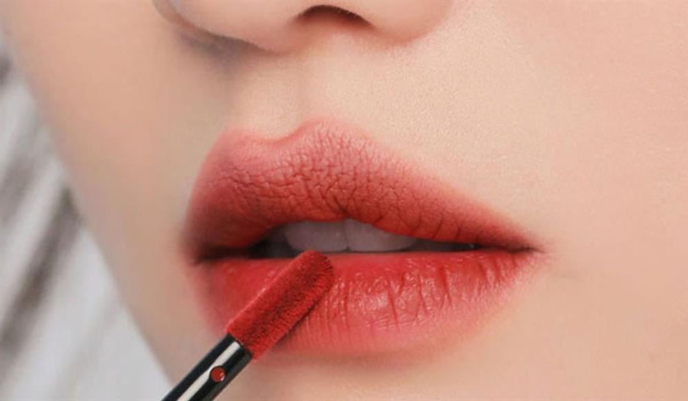 Mẹo tô son môi bóng đẹp-1