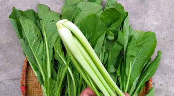 2 loại rau dễ bị phun đẫm thuốc trừ sâu nhất chợ, cái số 1 rất nhiều người ăn-3