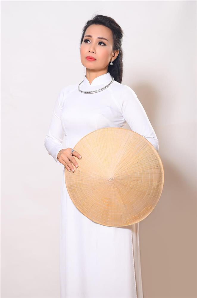 Ca sĩ Cẩm Ly trở lại sân khấu sau biến cố bệnh tật ở tuổi 54-1