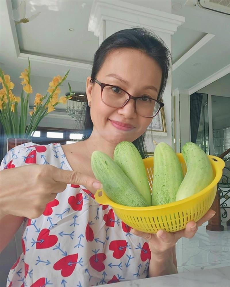 Ca sĩ Cẩm Ly trở lại sân khấu sau biến cố bệnh tật ở tuổi 54-5