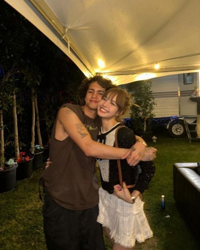 Lisa (BlackPink) bị tố là người thứ ba-1