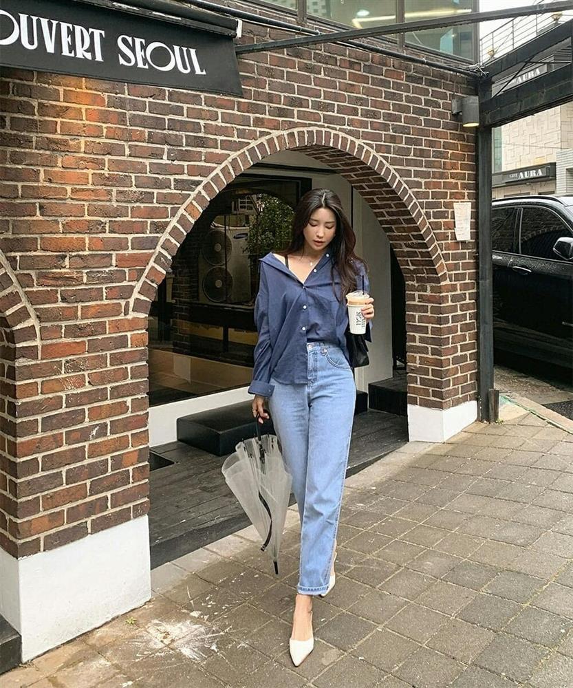 Cách phối áo sơ mi giúp trẻ ra 10 tuổi-1