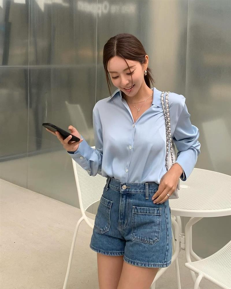 Cách phối áo sơ mi giúp trẻ ra 10 tuổi-4