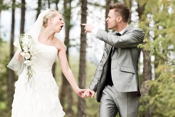 Nhìn chồng cũ tiều tụy đáng thương, tôi định hả hê nhưng lại bật khóc hối hận khi nhìn vào bàn tay anh-2