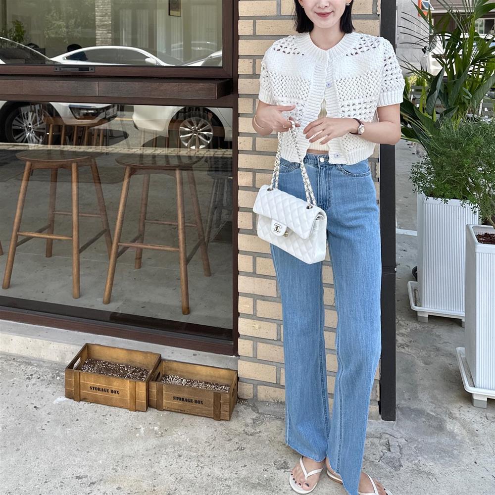 5 mẫu áo phù hợp để diện với quần jeans ống đứng-5