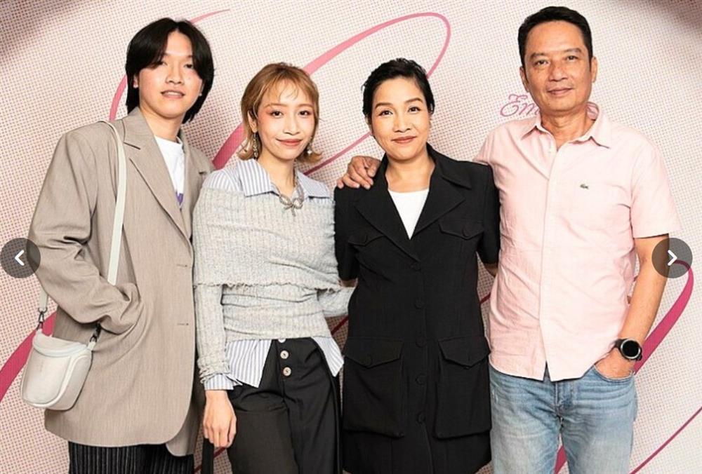 Diva Mỹ Linh 26 năm nuôi con riêng của chồng, cuộc sống hạnh phúc đáng ngưỡng mộ của showbiz Việt-2