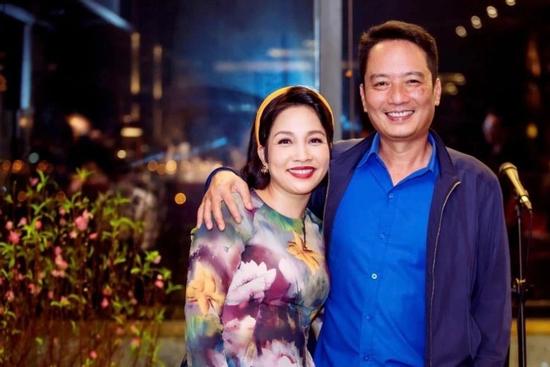 Diva Mỹ Linh 26 năm nuôi con riêng của chồng, cuộc sống hạnh phúc đáng ngưỡng mộ của showbiz Việt