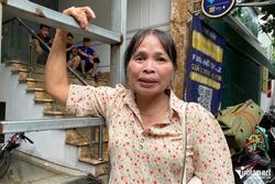 Người phụ nữ bật khóc vì suýt chết đuối trong hầm chung cư mini ở Hà Nội