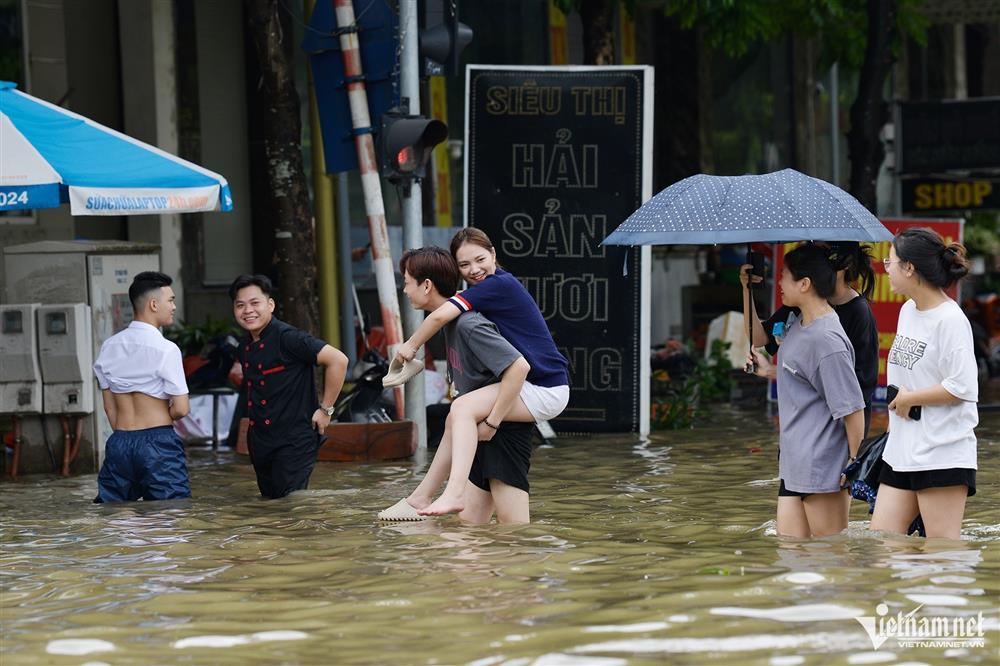 Khu biệt thự thiên đường ở Hà Nội trở thành nỗi ác mộng sau mưa lớn-10