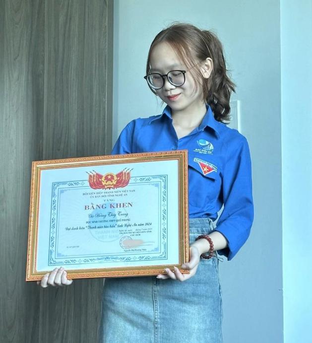 Nữ sinh ở Nghệ An tài sắc vẹn toàn: Muốn nối nghiệp gia đình, trở thành một giáo viên dạy Lịch sử-1