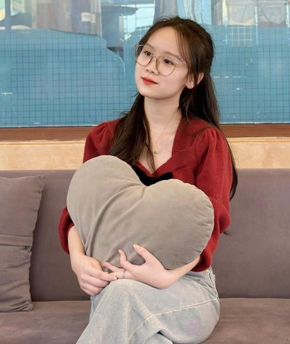 Nữ sinh ở Nghệ An tài sắc vẹn toàn: Muốn nối nghiệp gia đình, trở thành một giáo viên dạy Lịch sử-2