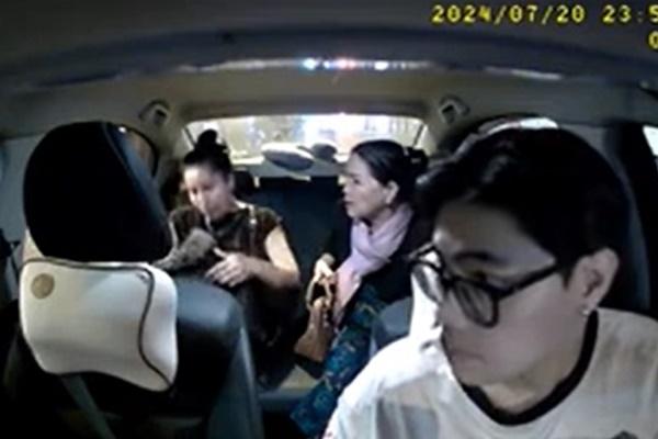 Hành khách vỗ tay khi người phụ nữ bị đuổi khỏi máy bay vì cái túi hàng hiệu-4