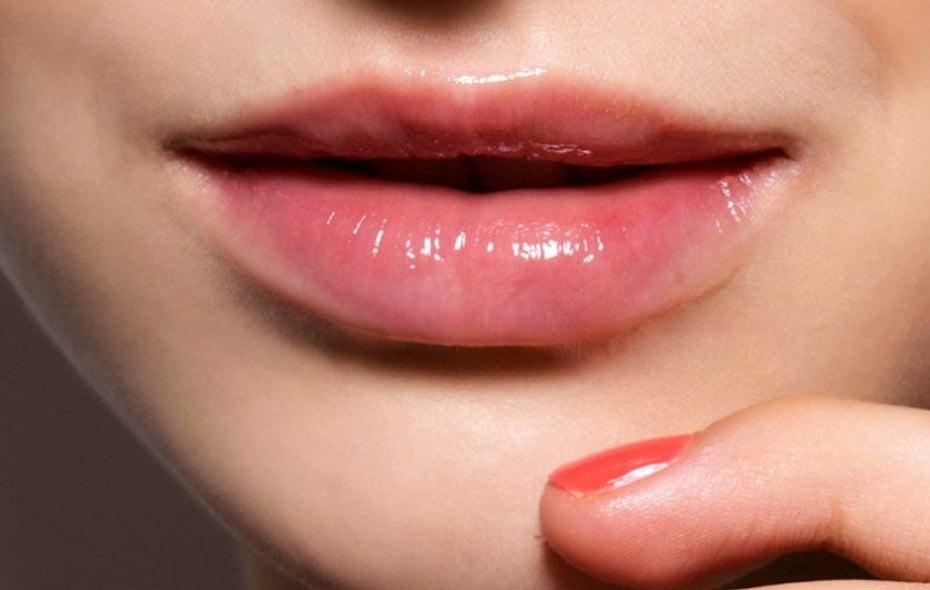 Cách tẩy da chết bằng nguyên liệu sẵn có giúp môi căng mọng-4