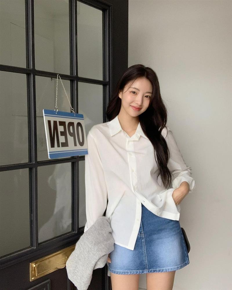 Kiểu áo sơ mi quốc dân vừa thanh lịch, vừa hack tuổi cực đỉnh-4