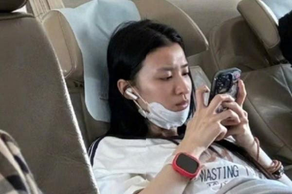 Bắt gặp Lưu Diệc Phi ăn ngoài phố, dáng vẻ và phong thái ở tuổi 36 gây chú ý-5