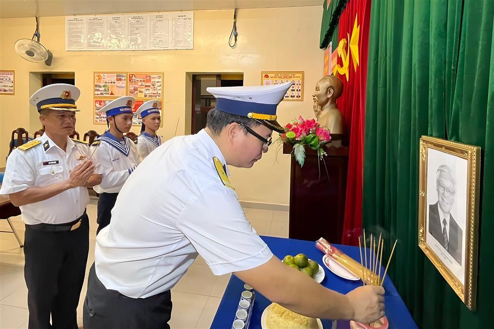 Hình ảnh xúc động ở Trường Sa và nhà giàn DK1 hướng về Tổng Bí thư-4