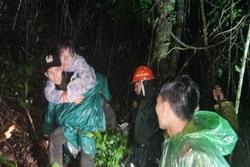 Giải cứu 3 du khách đi lạc trong rừng sâu ở Lâm Đồng