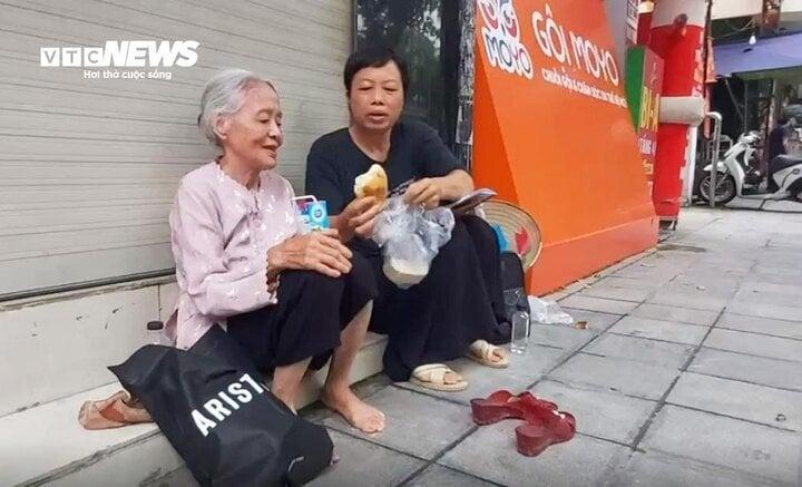 Bà lão 77 tuổi bắt xe từ Hà Nam lên Hà Nội, làm thơ viếng Tổng Bí thư Nguyễn Phú Trọng-1