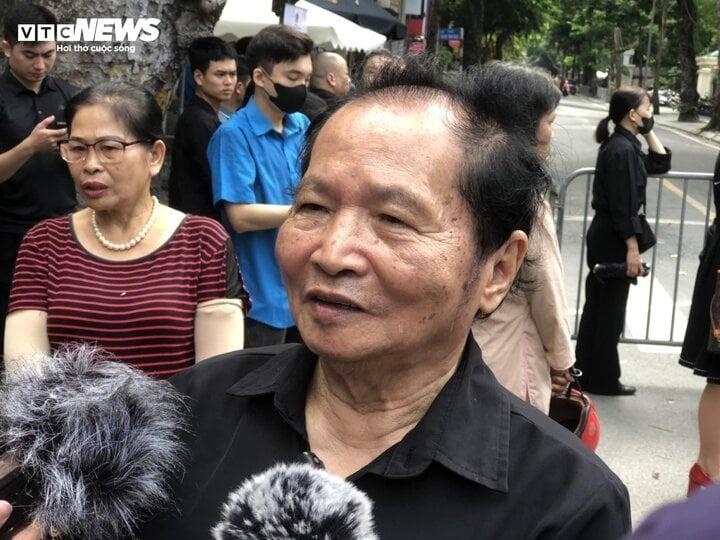 Bà lão 77 tuổi bắt xe từ Hà Nam lên Hà Nội, làm thơ viếng Tổng Bí thư Nguyễn Phú Trọng-3