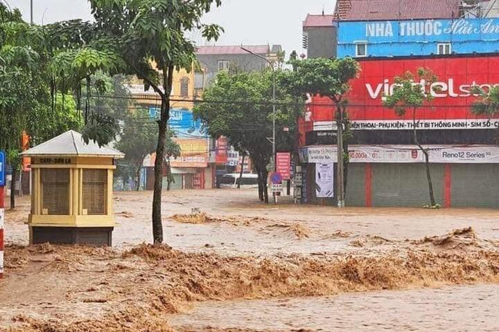 Chuyên gia: Bắc Bộ sắp mưa lớn trở lại, nguy cơ lũ quét và trượt lở đất-1