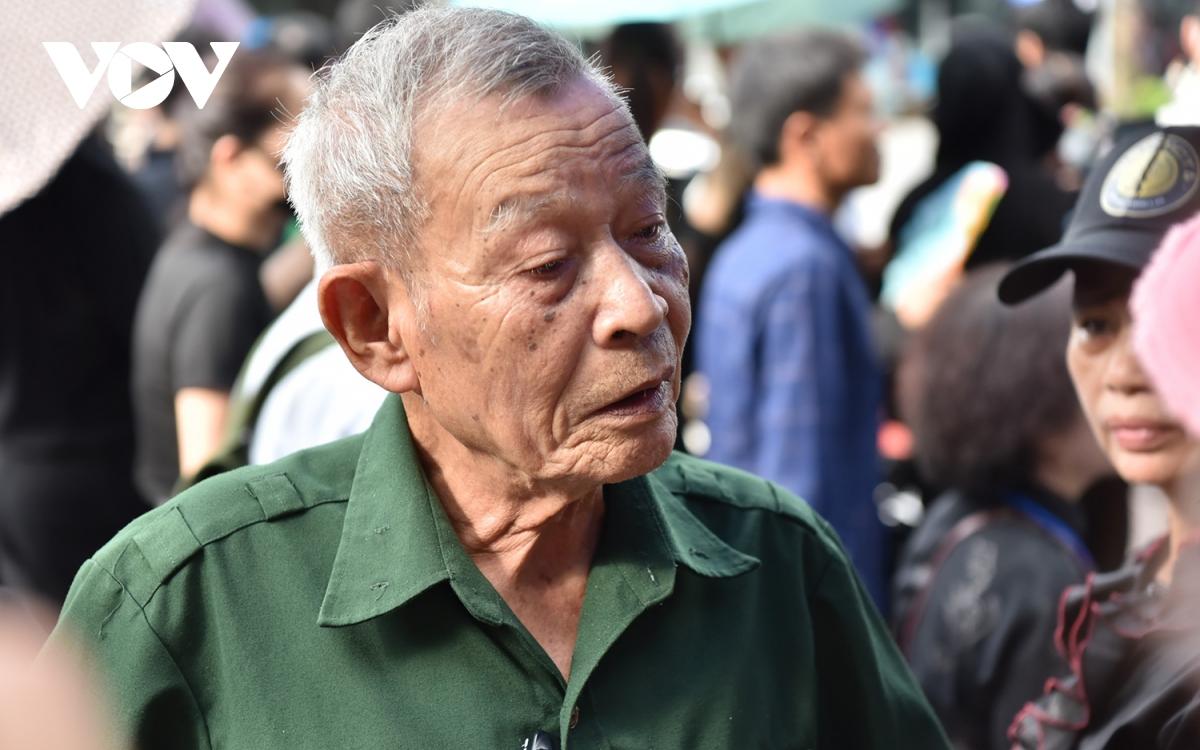 Cô gái Lào đi xe máy từ Quảng Ninh lên Hà Nội viếng Tổng Bí thư Nguyễn Phú Trọng-2