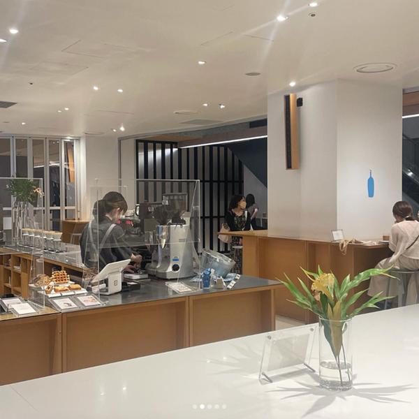 Quán cà phê luôn kín chỗ vì có view độc lạ: Khách tới ngồi ngắm nhân viên công sở tấp nập đi làm-3