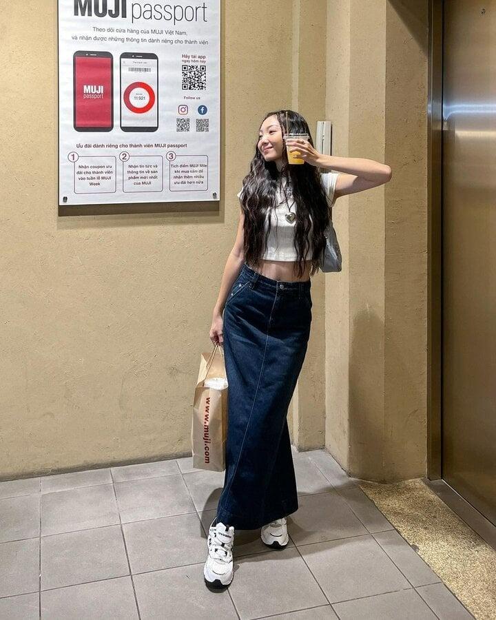 Cách phối trang phục để làm mới áo thun trắng-8