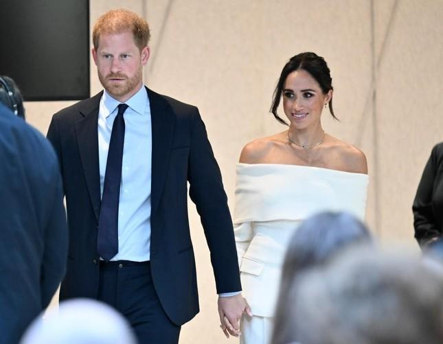 Harry không muốn đưa Meghan Markle về Anh-1