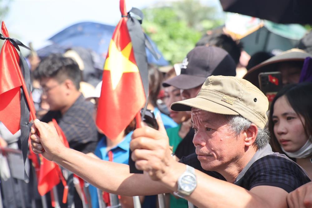 Người dân khóc nghẹn chào Tổng Bí thư Nguyễn Phú Trọng lần cuối-2