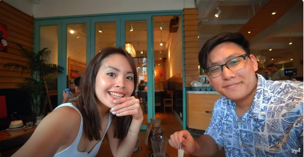 Khách Tây xuýt xoa khen phở bò 2,5 triệu đồng ở TPHCM, tráng miệng kem nước mắm-1