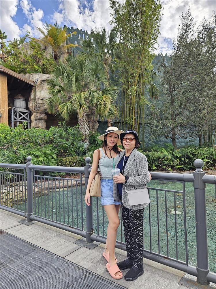 Nữ ca sĩ nổi tiếng với bản hit Dấu yêu ơi: Tuổi 43 gợi cảm, mua nhà ở đảo sống viên mãn-15